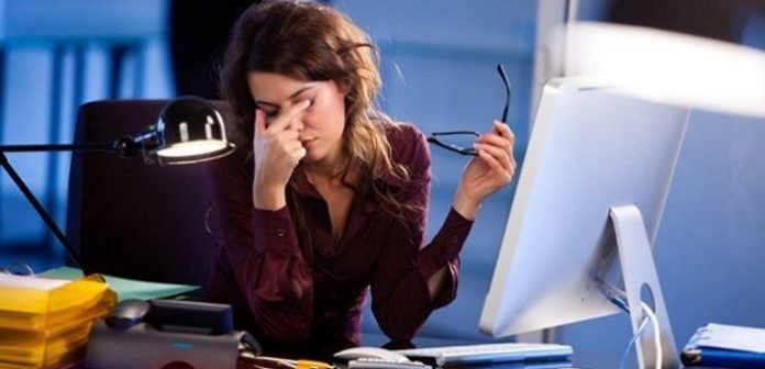 How to Ease Eye Fatigue When Working On a Computer